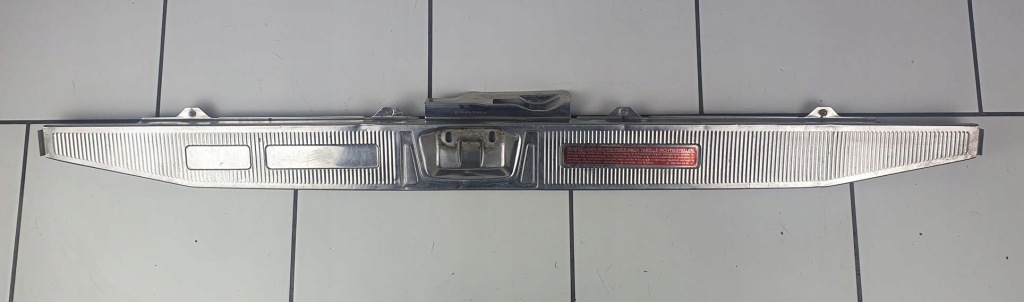 Купити Mercedes w124 kombi молдинг багажника 1246980089