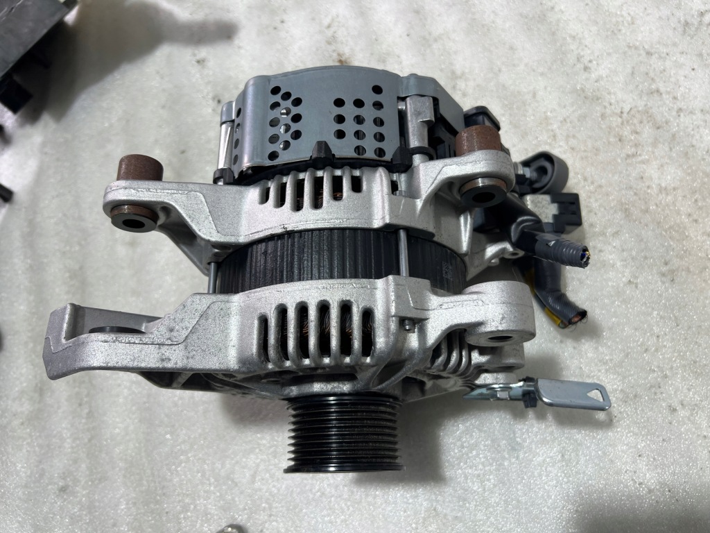 Suzuki s-cross генератор 1.4 turbo hybrid год 2023 с Разборки