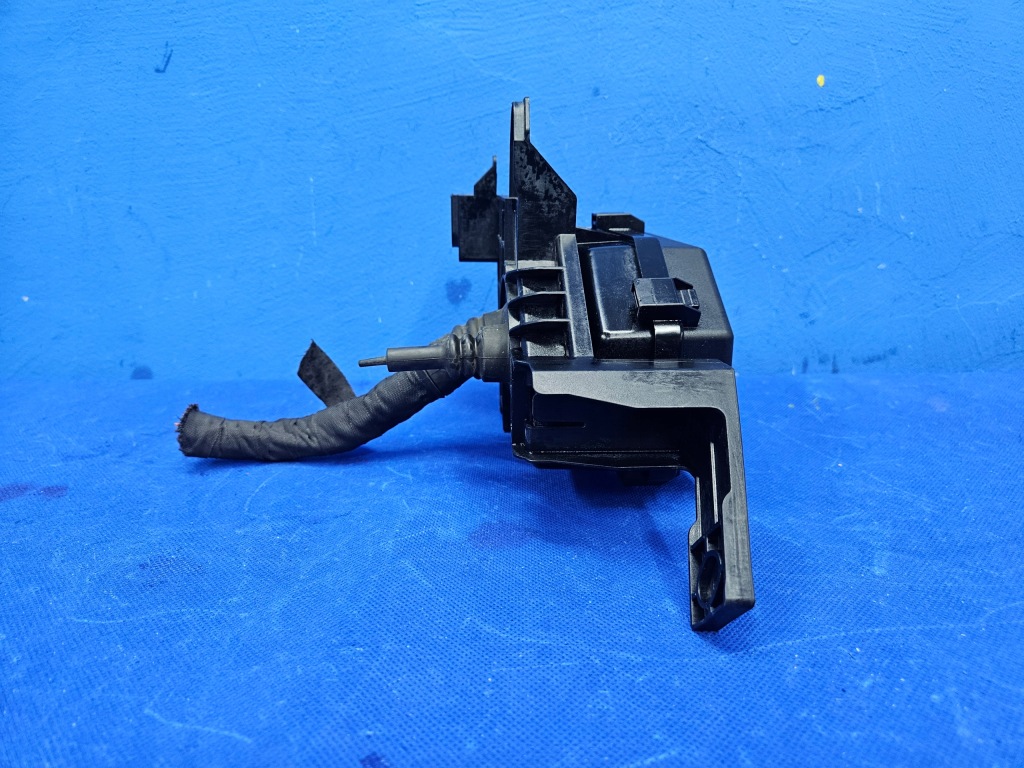 Audi e-tron коробка запобіжників 4ke937124 Недорого