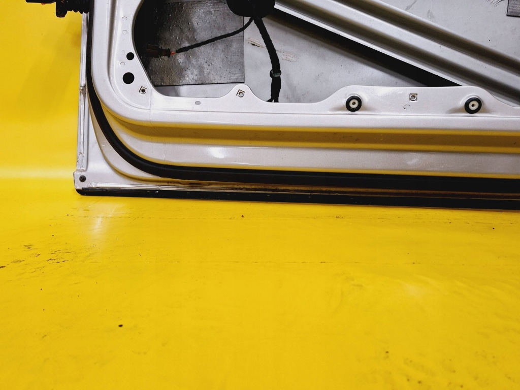 Двері правий перед праве передні vw passat b6 універсал lak: ld1w nr840 Недорого