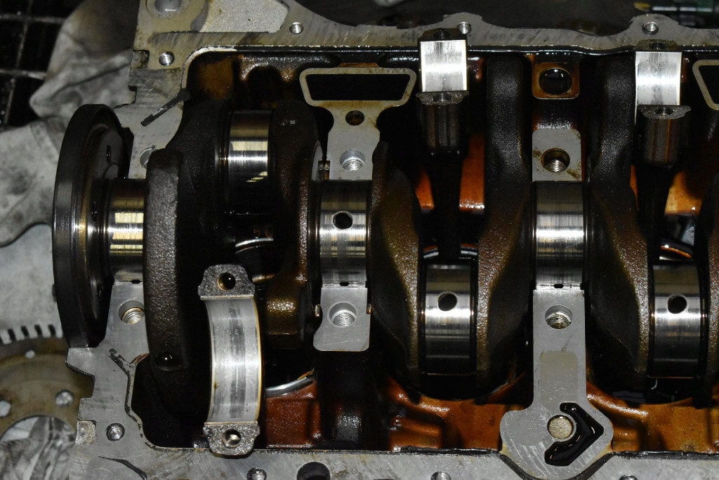 Блок низ  двигателя wał mbgu30 peugeot 207 1 1 1.6 vti 120km 06-09 Недорого