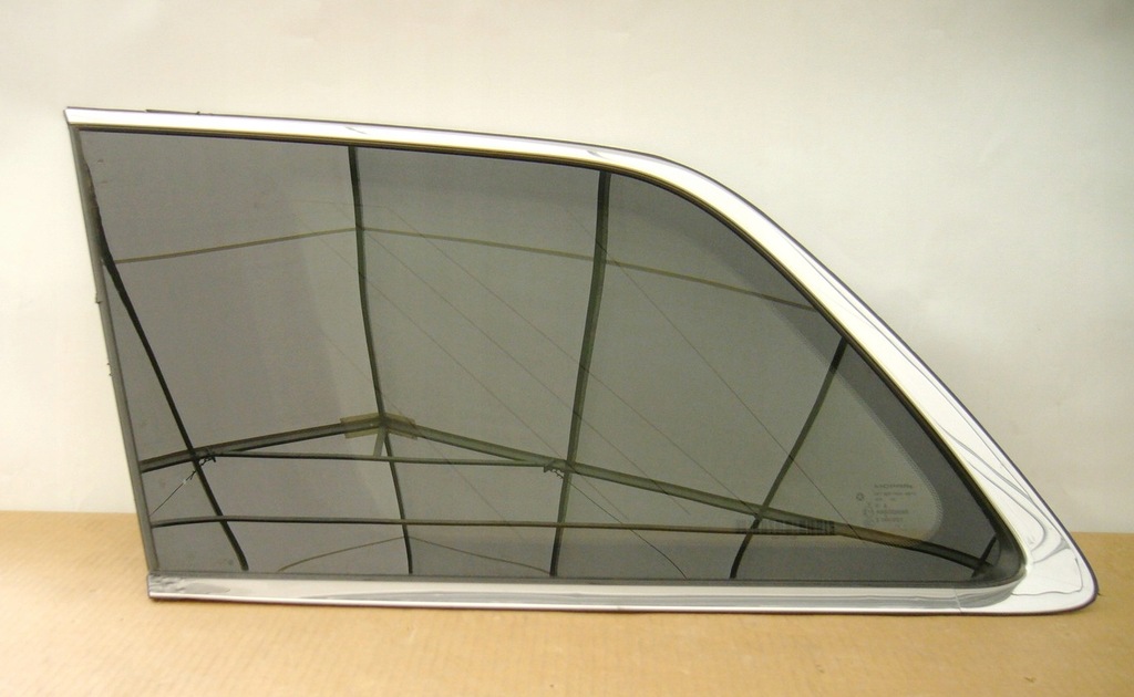 фото №1, Jeep grand cherokee wk2 стекло кузовная левая задняя