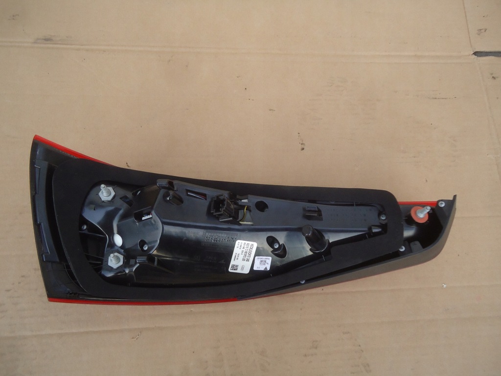 фото №4, Audi q3 8u лампа led правая задняя 8u0945094a