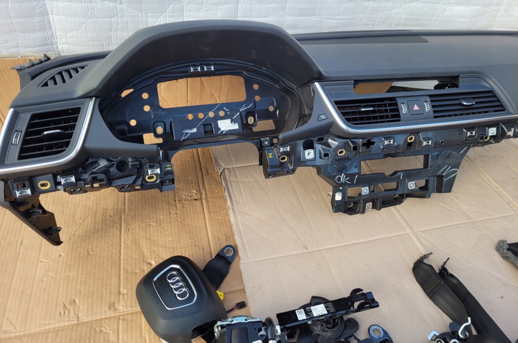 Audi q5 2 80a 16-19 приборная панель панель  подушка безопасности ремни Недорого