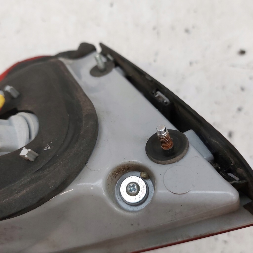 фото №11, Hyundai ix35 лампа правая задняя 92404-2y5 w крышка