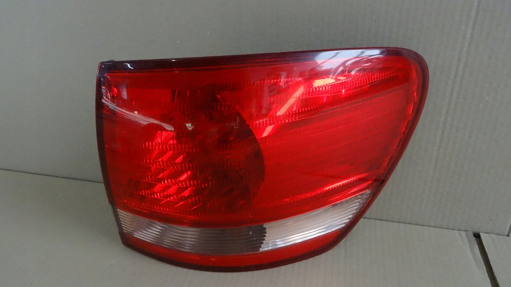 фото №1, Toyota avensis verso t22 лампа правый задняя