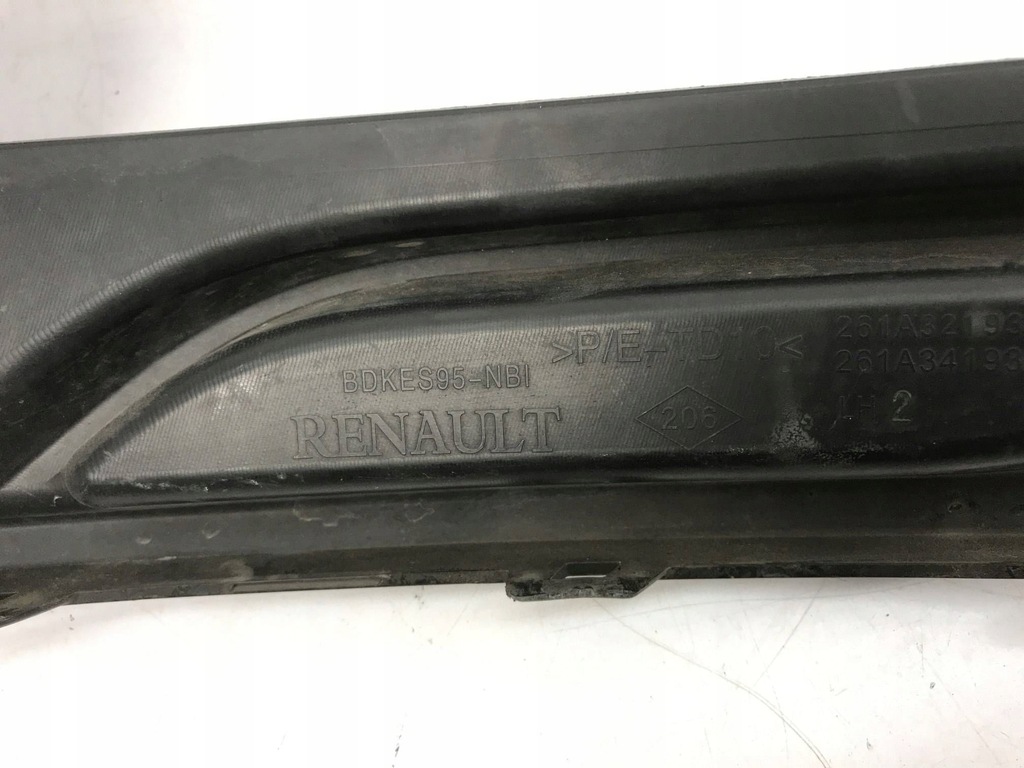 фото №10, Renault megane iii решётка бампера перед левая 261a32193r