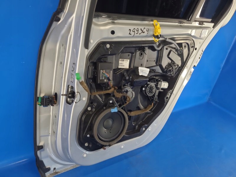 фото №13, Дверь задние правое volvo s60 10-13 31371044