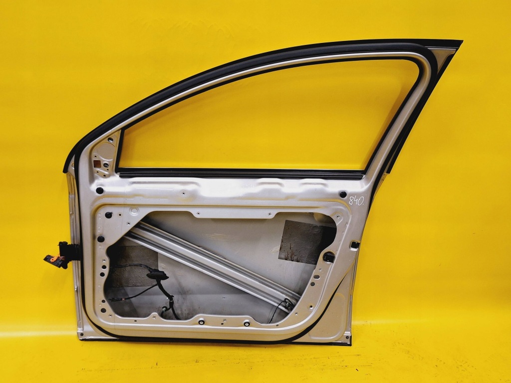 Двері правий перед праве передні vw passat b6 універсал lak: ld1w nr840 Ціна