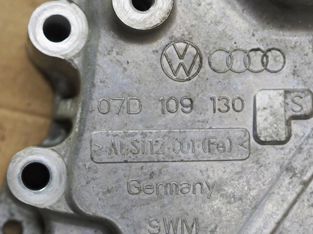 фото №10, Кришка розподільного валу захист a8 d3 6.0 bht 07d109130s