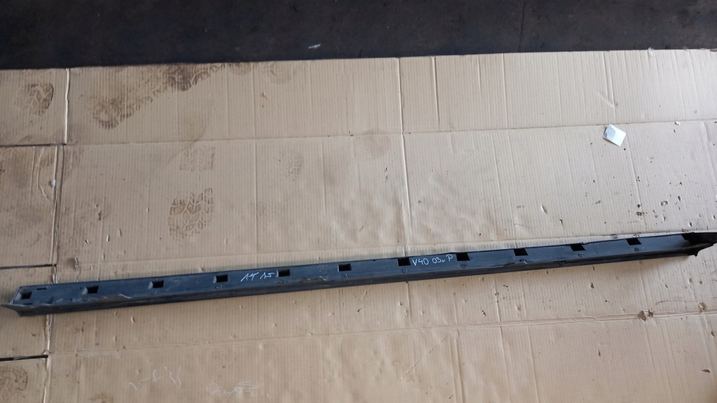 фото №8, Молдинг поріг права 30618433 volvo s40 v40 lift