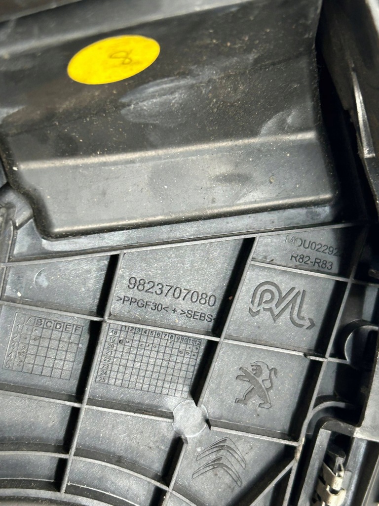 Кришка роз'єм заряджання peugeot 508 2 sw універсал 1.6 thp hybrid 9823707080 в Україні