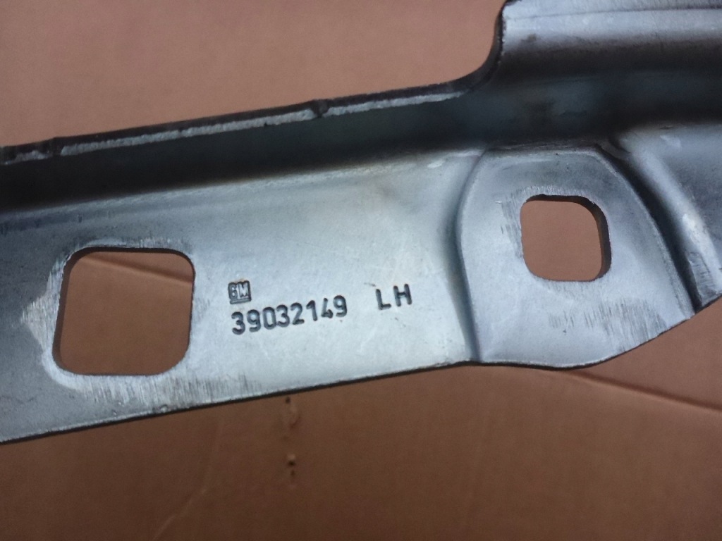 Astra k петля капот левый 39032149 lh в Украине