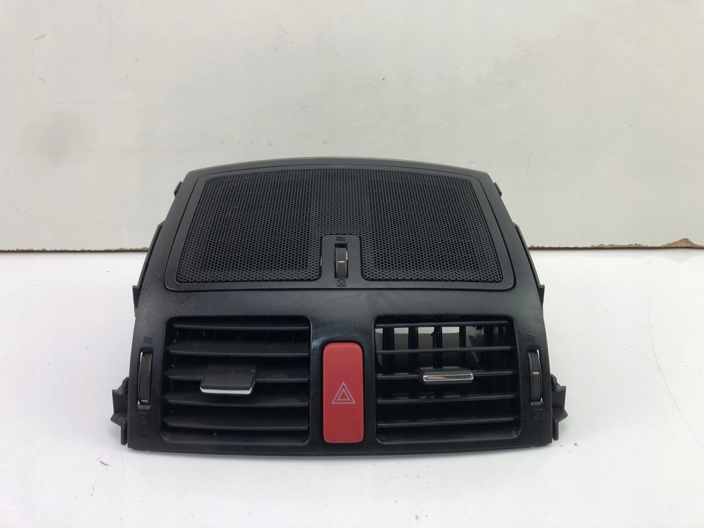 фото №1, Toyota auris i решітка обдув середня