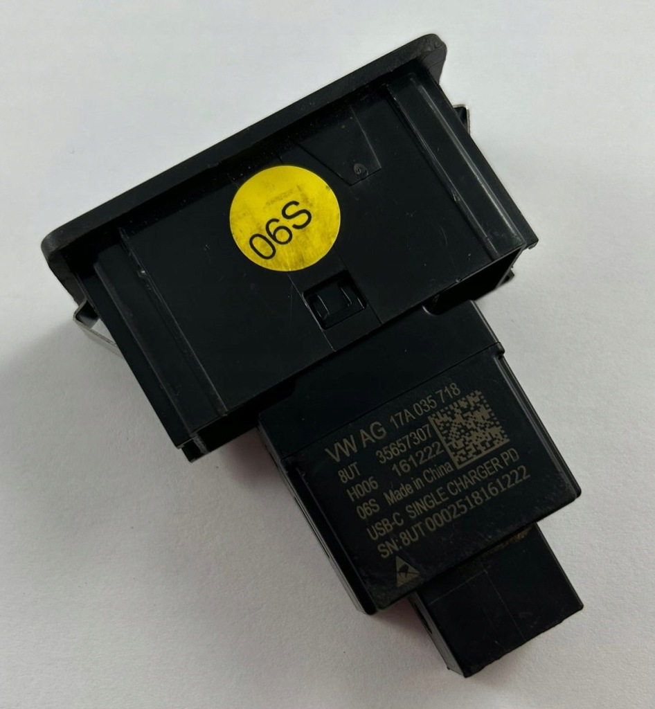 Купити Роз'єм usb vw 17a035718