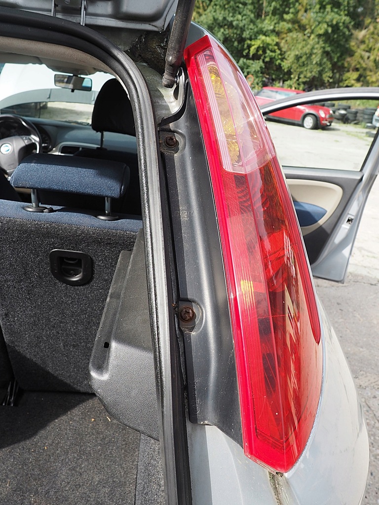 фото №4, Grande punto лампа права задня задня