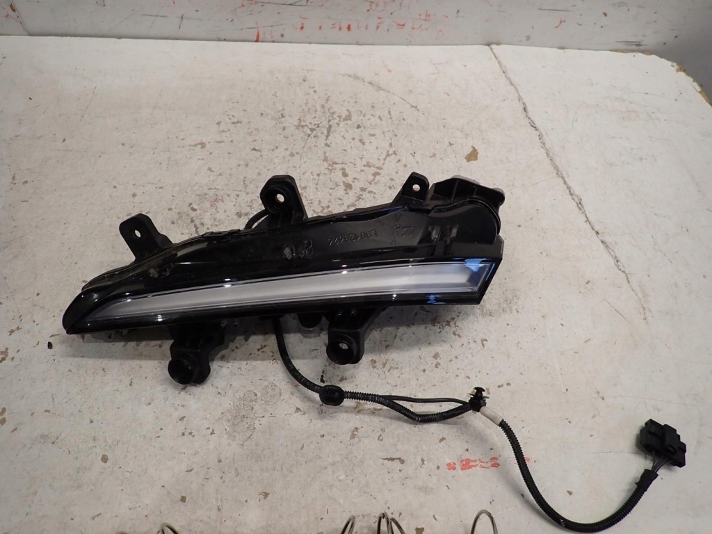 фото №1, Противотуманная фара правый peugeot 208 2008 ii 2019- 9855481980