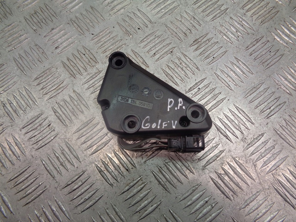 фото №1, Підсилювач двері правий перед golf v
