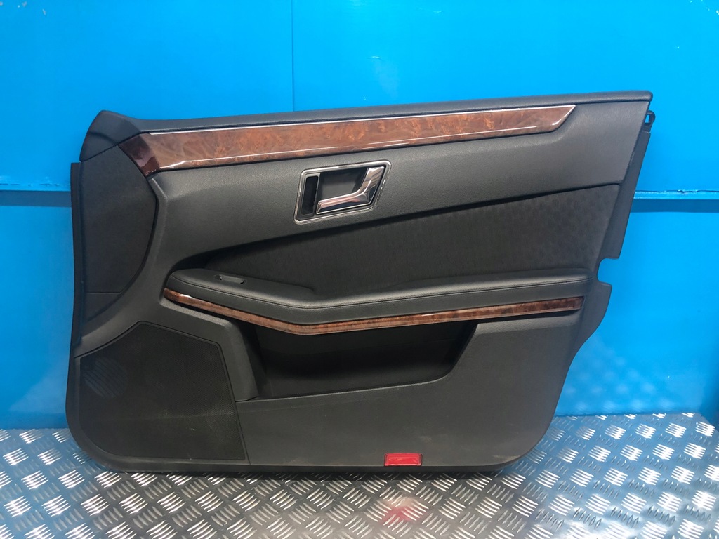 фото №1, Mercedes w212 оббивка обшивка двері правий перед