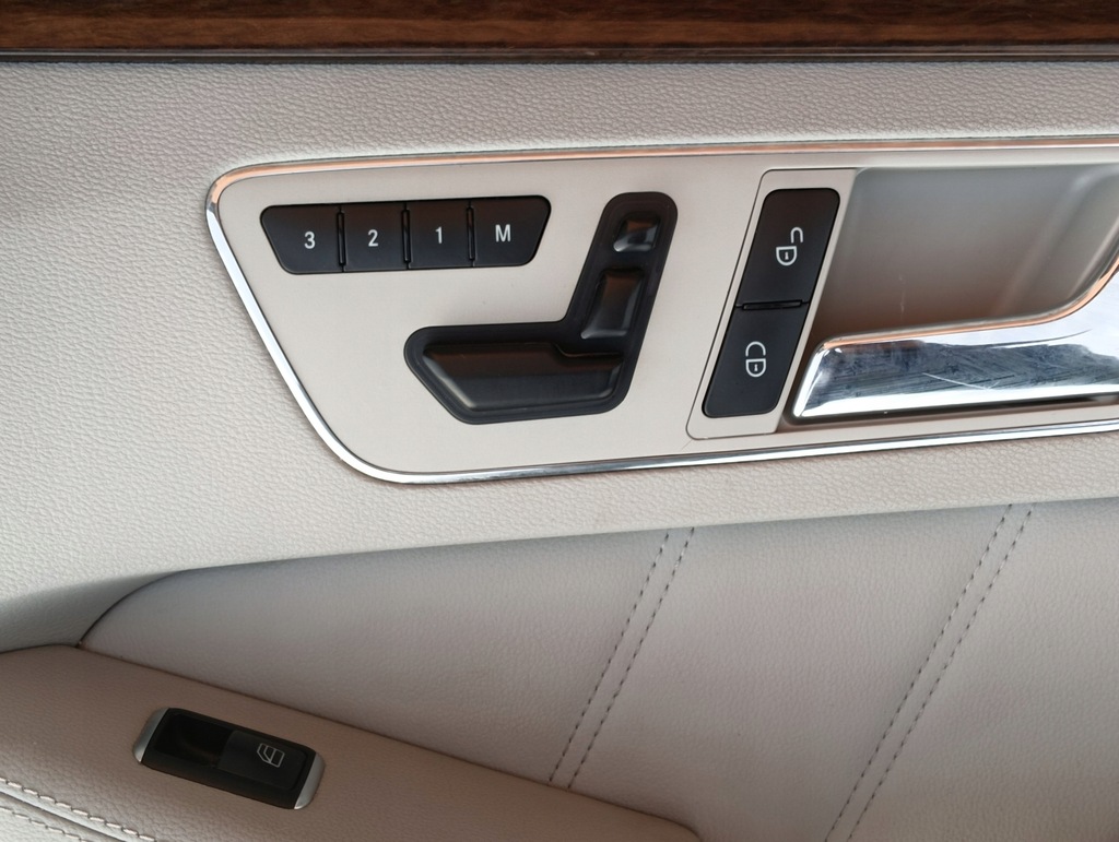 фото №15, Сиденья заднее сиденье обивка кожа mercedes w212 kombi