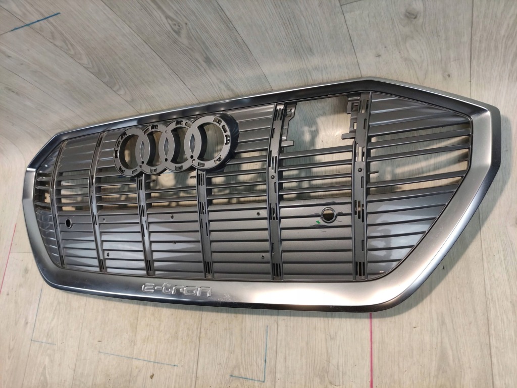 Audi e-tron решітка радіатора решітка  радіатора 4ke853651b Зі Шроту