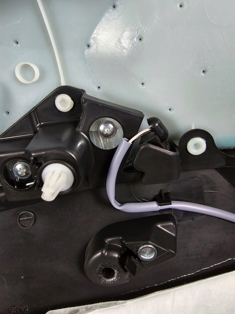 фото №11, Обивка обшивка дверь правое передние toyota corolla e21 67611-02860