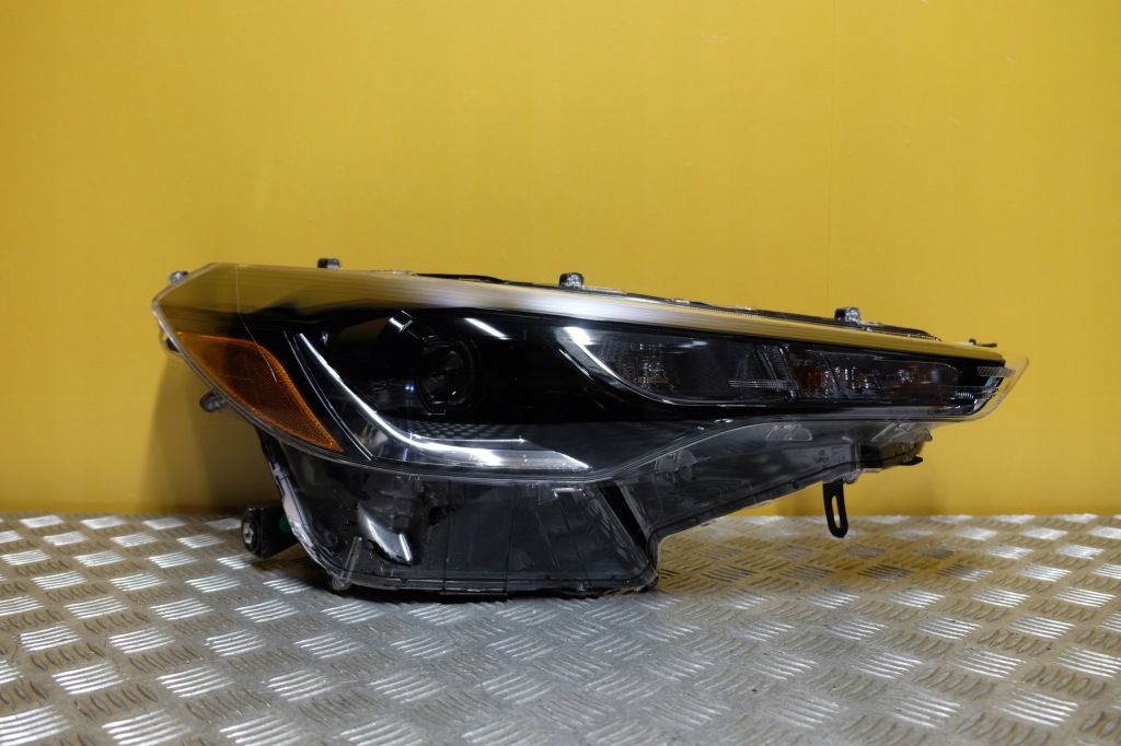 Купити Toyota corolla cross 2022- фара фара full led права срібляста америка