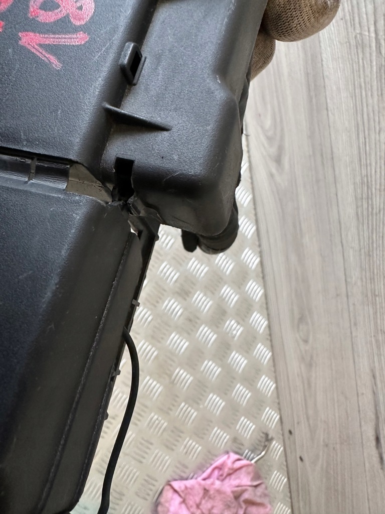 Chevrolet equinox 3 америка 18-22 коробка корпус предохранителей 84237808 Оригинал