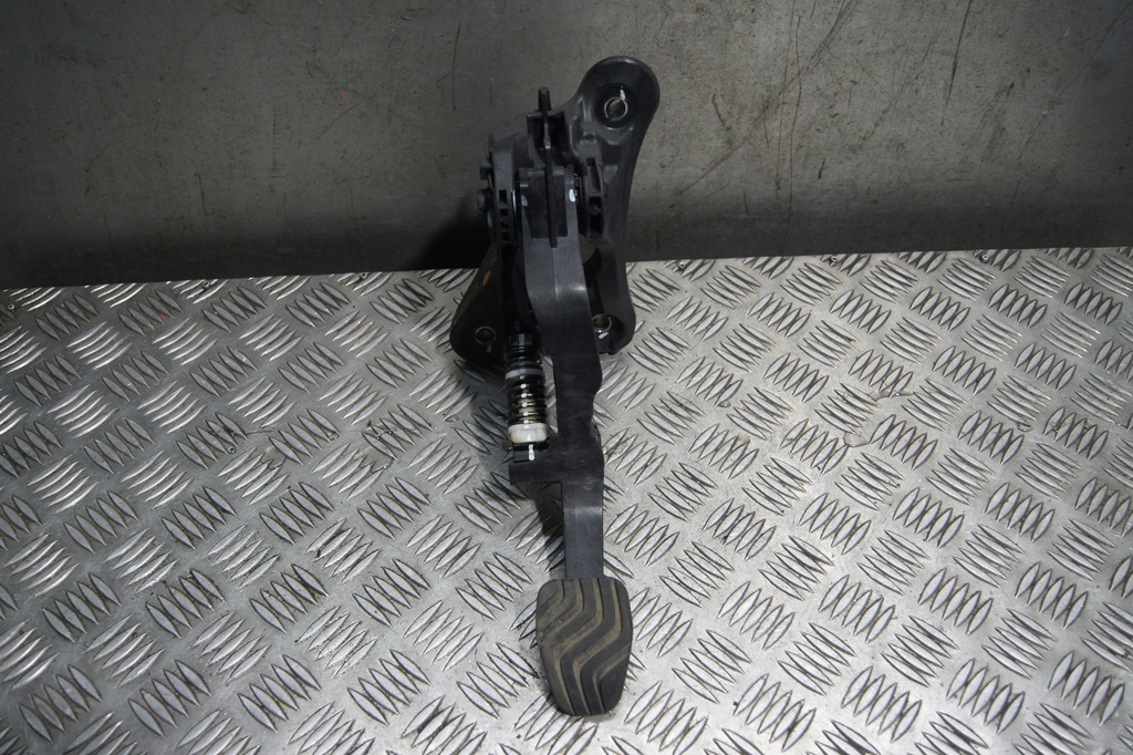 фото №1, Педаль сцепления clio v 1.5 dci 465038715r