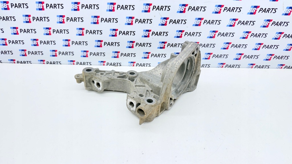 фото №1, Mercedes w118 cla w177 w247 кронштейн опора полуось a2822232600