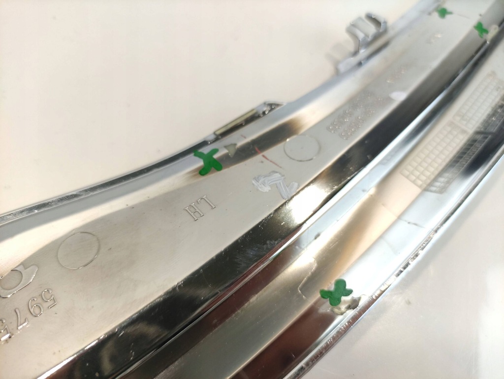 фото №8, Toyota auris молдинг лампи хром правий перед 5318202090