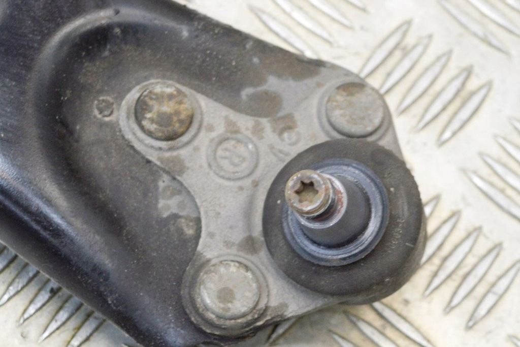 фото №6, Skoda superb b8 3v 2.0 tdi передній правий нижній важіль 3q0407152e 110kw 2018