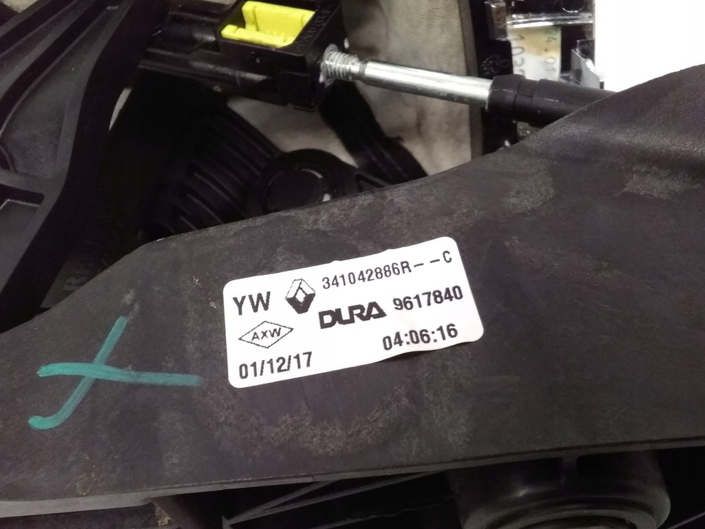 фото №7, Renault megane iv 2018 домкрат перемикання передач / верхній