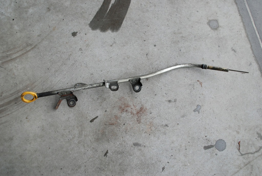 фото №1, Toyota avensis t27 2.0d щуп щуп масла 09-16