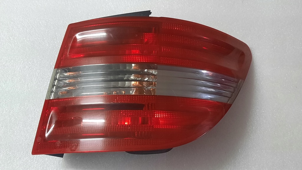 фото №1, Mercedes w169 лампа правая задняя