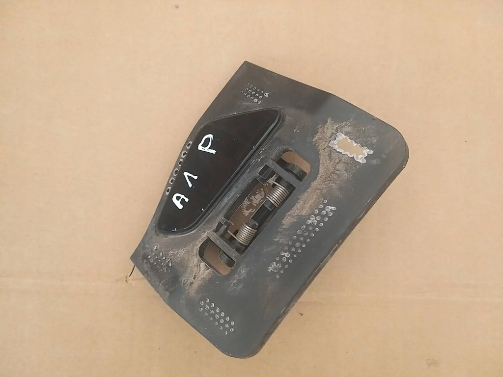 фото №1, Audi a1 8x заглушка бампера правая омыватель лампы