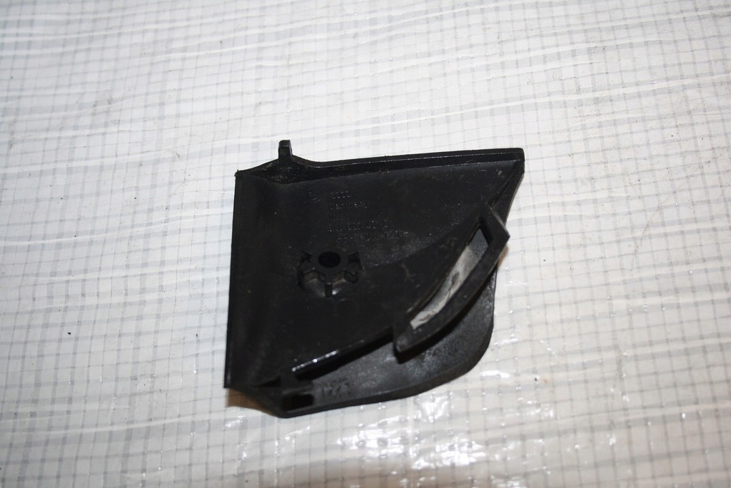 фото №12, Audi a3 8l заглушка бампера правый задняя 8l0807421d