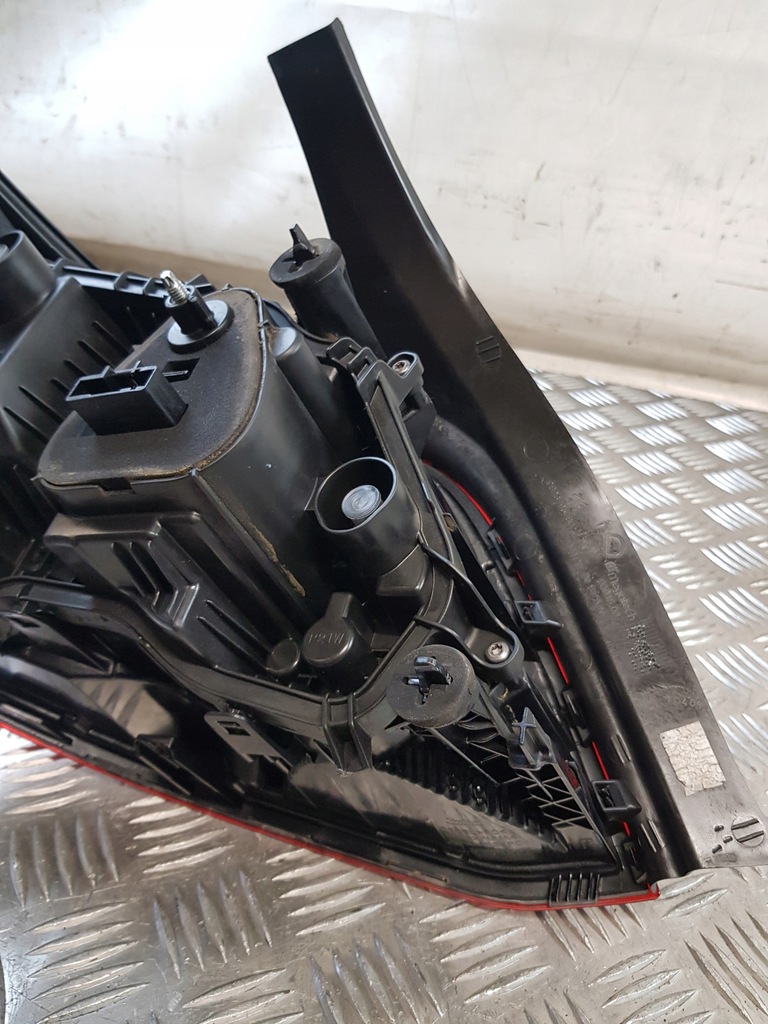 фото №12, Лампа правая задняя 9817299580 peugeot 301 lift 18r- europa