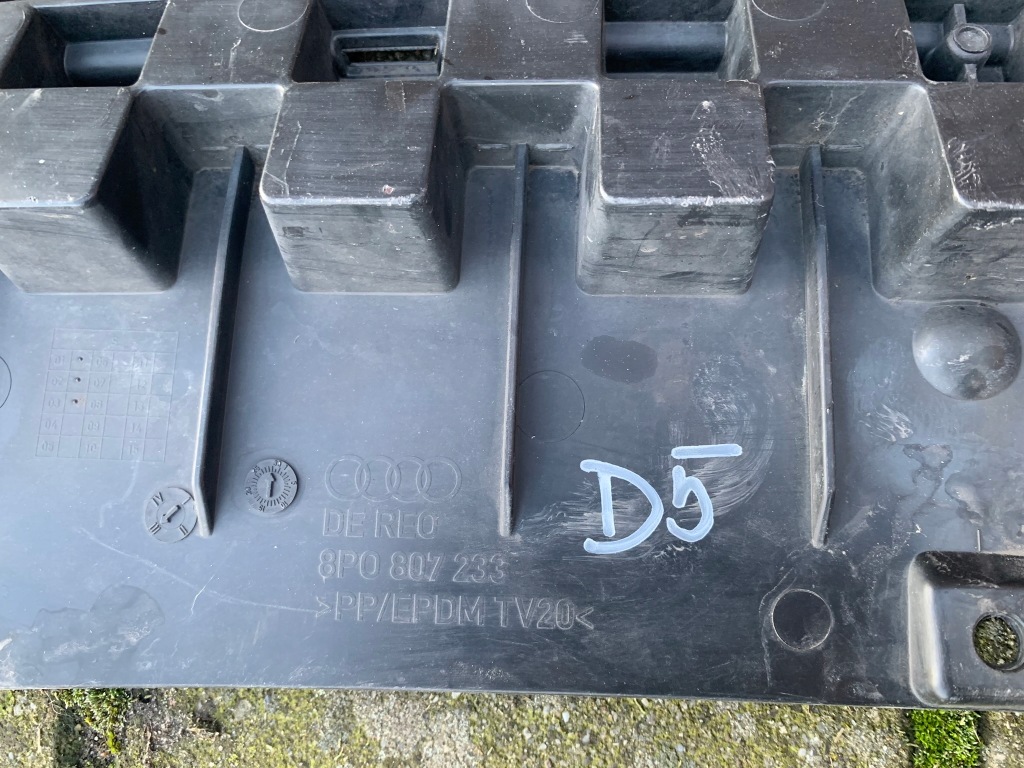 Купить Audi a3 рестайлинг  усилитель бампера спойлер 8p0807233