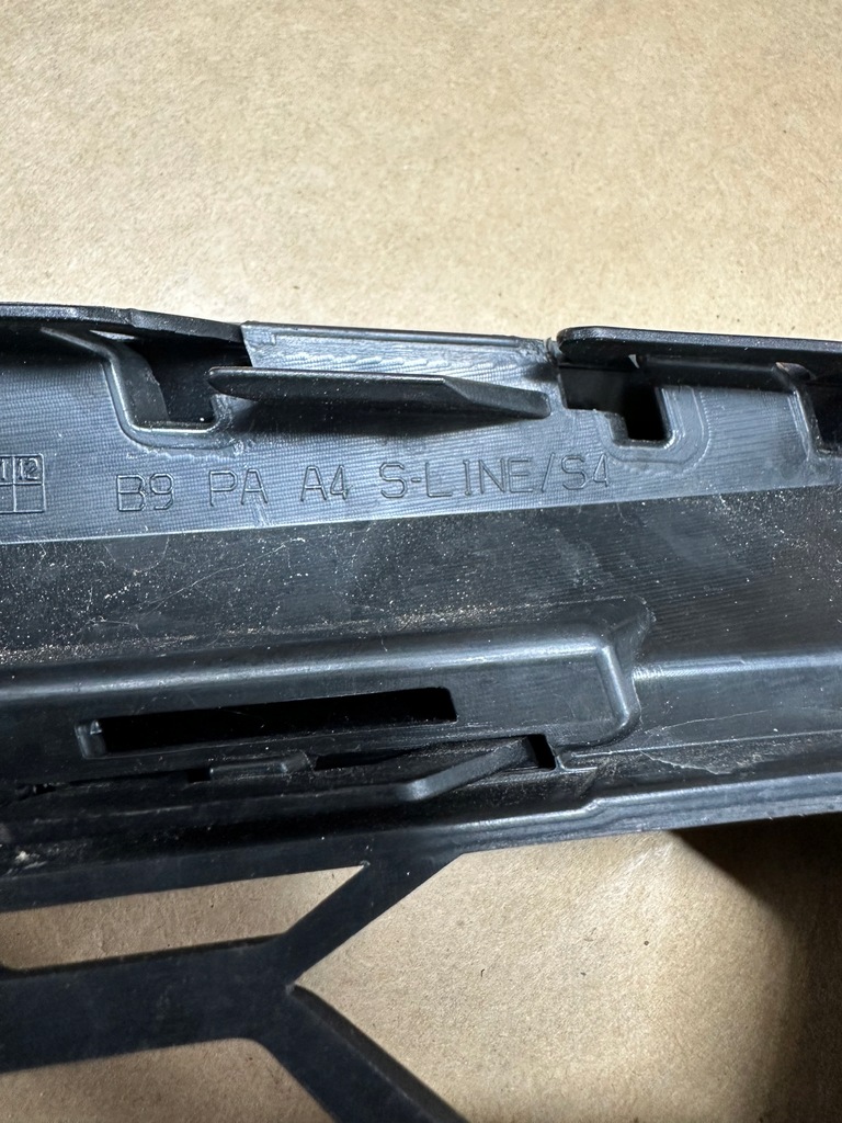 фото №8, Audi a4 b9 lift решётка w бампер правая 8w0807681am