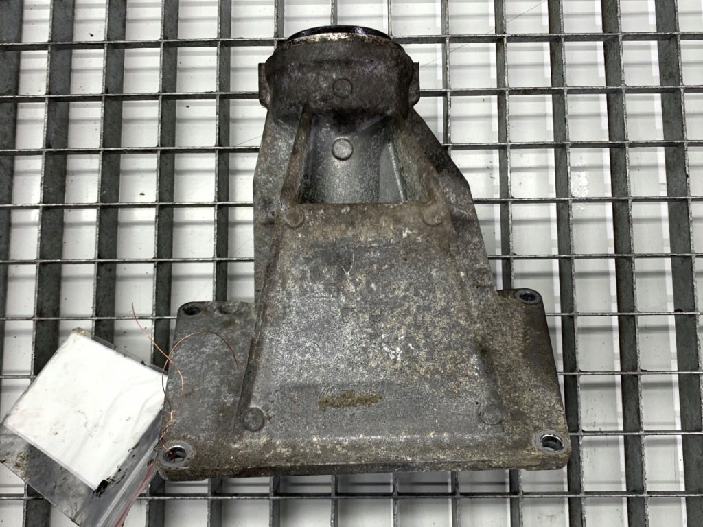 Купити Кронштейн кронштейн піввісь правої bmw f31 7587862