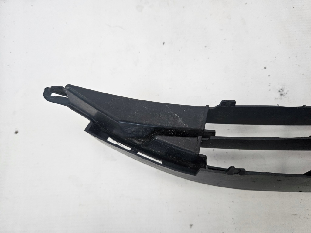 Opel corsa e 2014 - 2019 решётка средняя бампера перед 13432002 в Украине