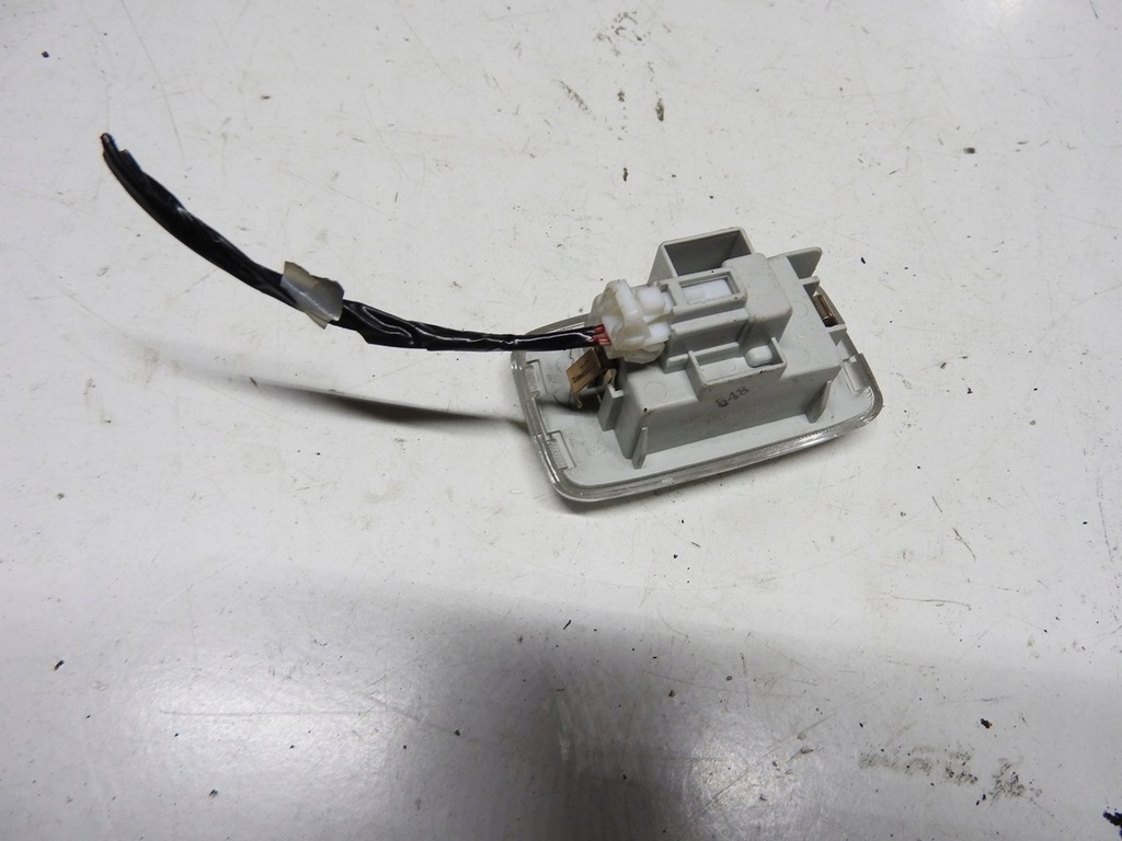 фото №8, Nissan x-trail t30 лампа освещение салона