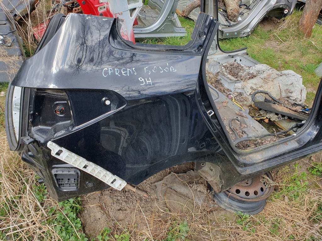 фото №1, Kia carens iv чверть задня задня права czarna 9h крила правий 5 os