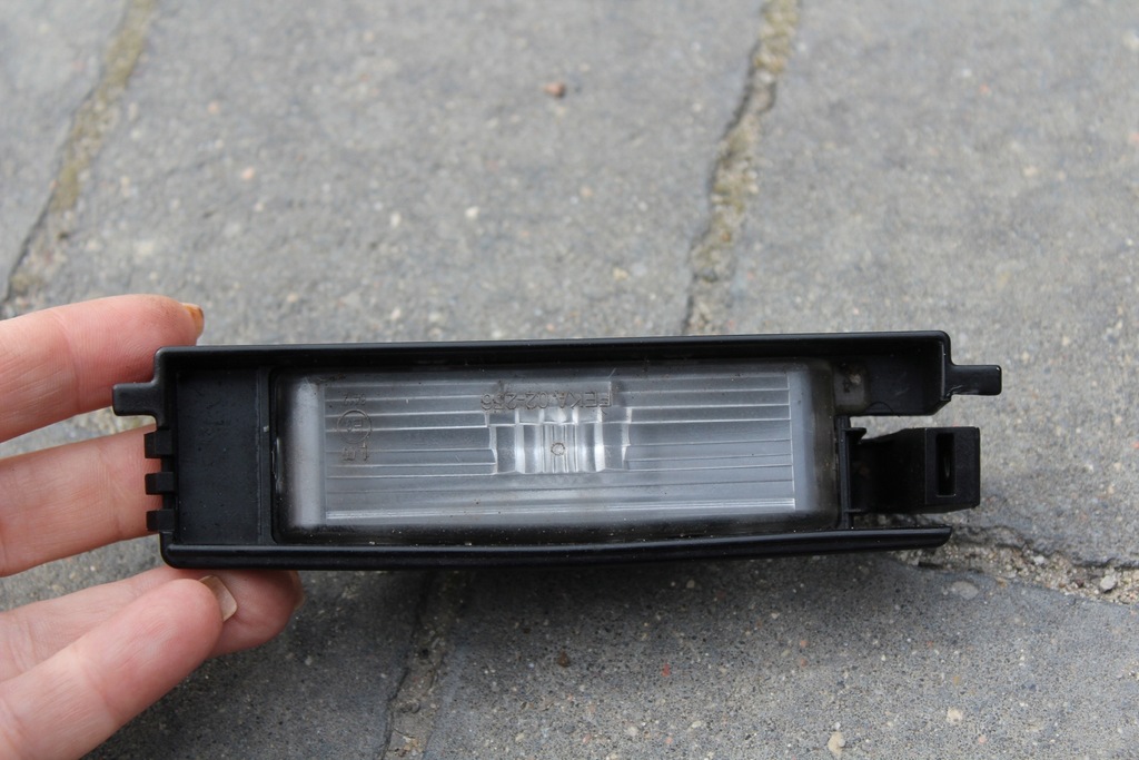 фото №7, Лампа освітлення номерного знака реєстраційний yaris iii 81271-42050