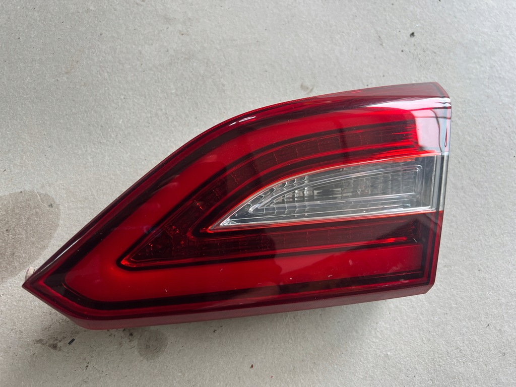 фото №1, Hyundai i30 ii lift kombi лампа крышки правая