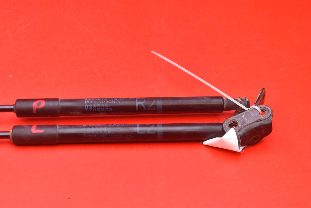 фото №5, Привод амортизаторы крышки 68960-0w621 toyota yaris 3 iii 5d 14-17