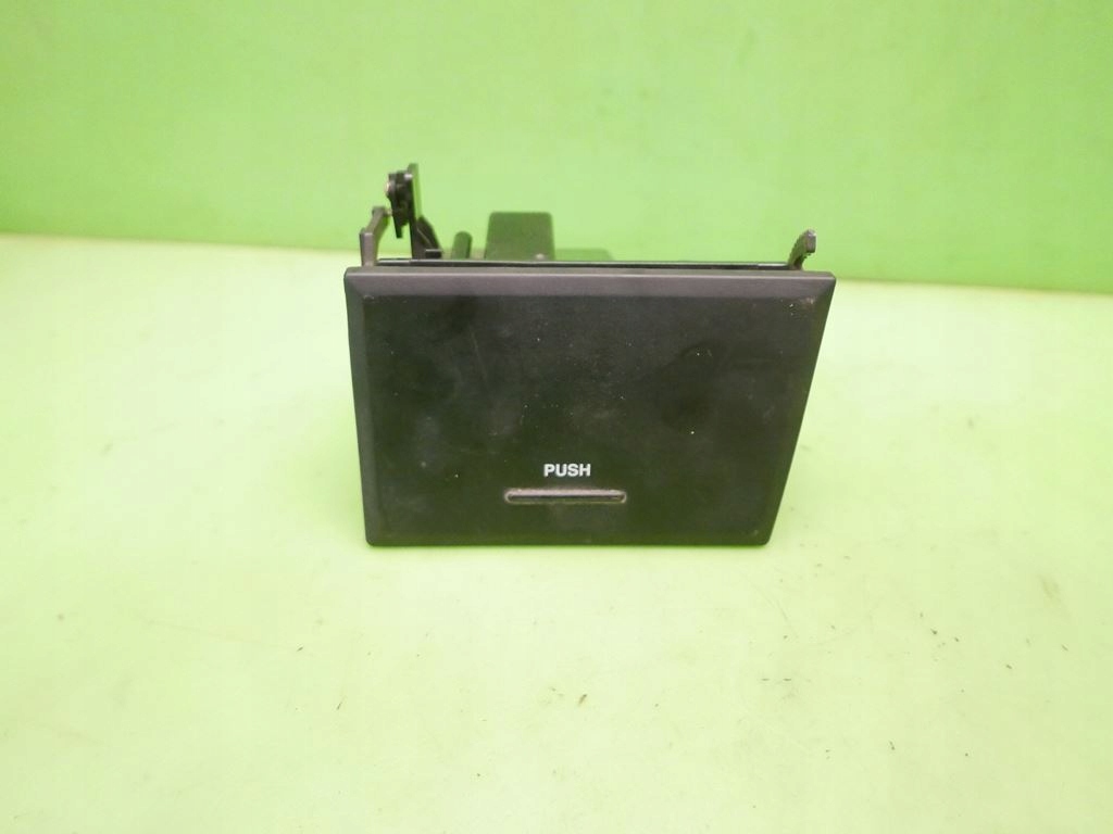 фото №1, Пепельница перед передняя kia carnival i fl 01-