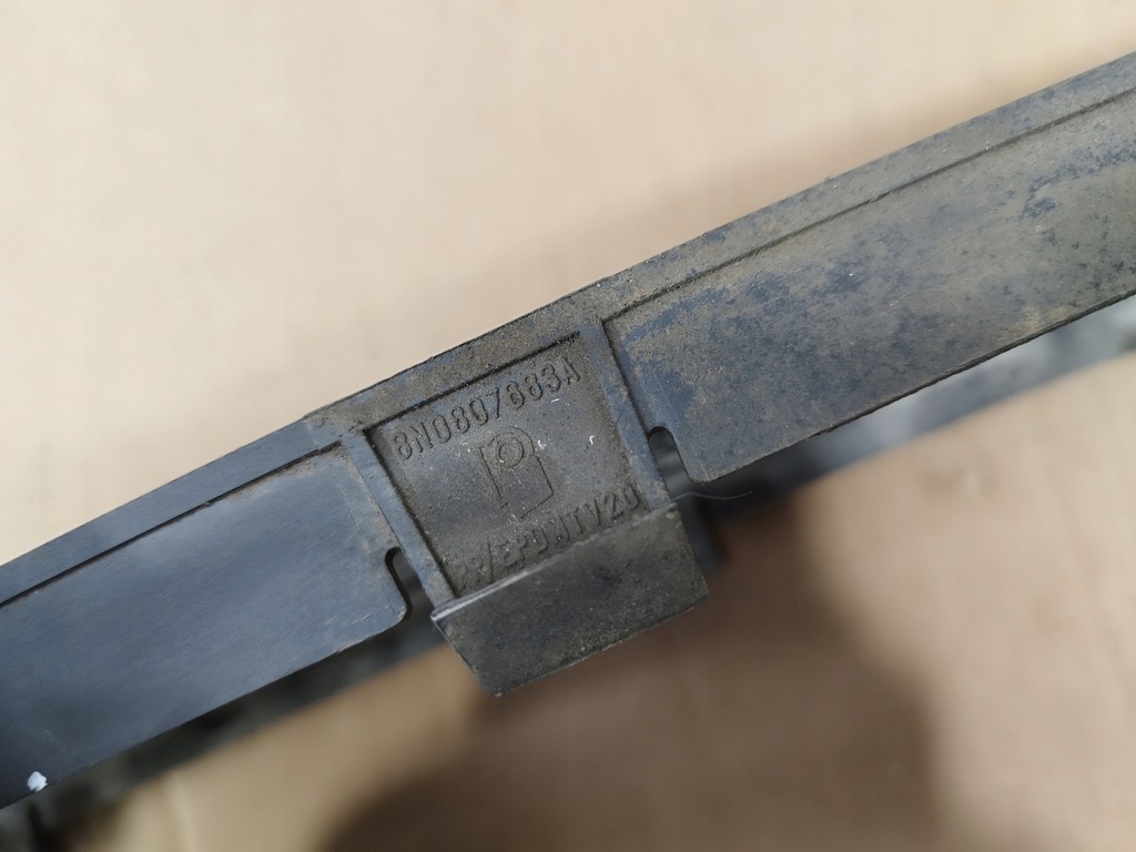 фото №9, Решётка средняя бампер перед audi tt 8n lata 1998-2006 8n0807683a