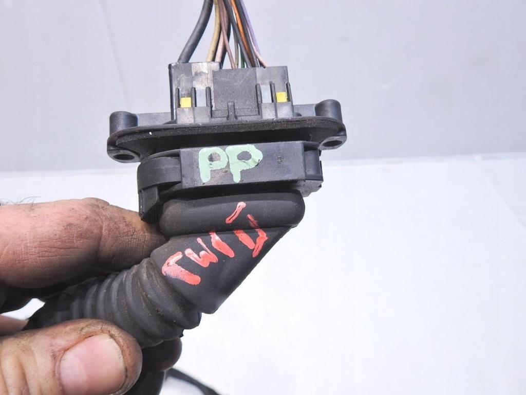 фото №2, Джгут електропроводка двері права renault twingo ii 8200607752